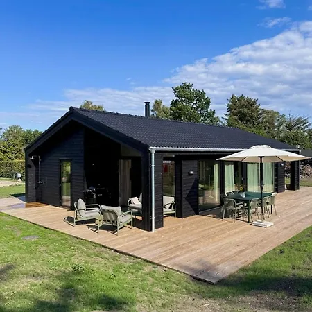 Newly Built 200 M From In Mols Semesterbostad